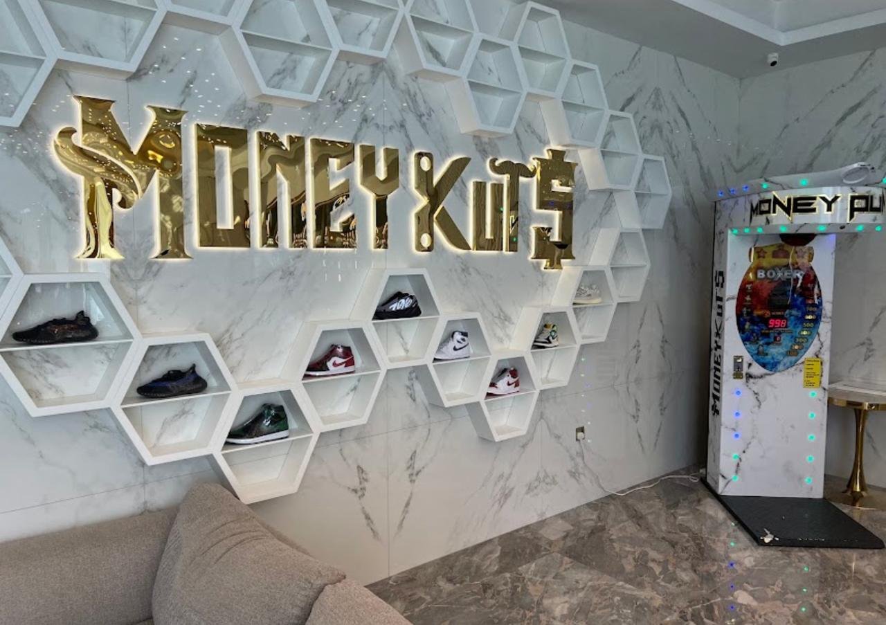 Money Kuts